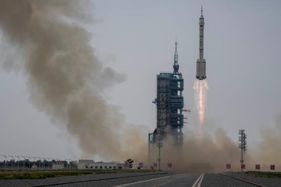 El lanzamiento del cohete chino como parte de la misión Shenzhou-16, el 30 de mayo de 2023, desde la plataforma de lanzamiento de Jiuquan en el desierto de Gobi.