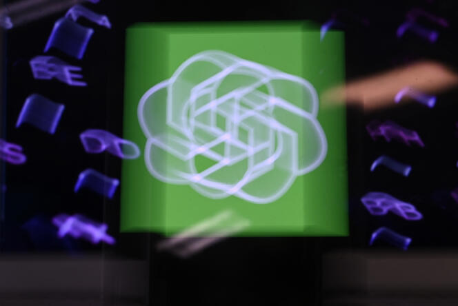 Le logo du robot conversationnel ChatGPT, sur un smartphone, à Washington, le 15 mars 2023.