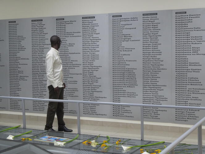 La liste des noms des presque 2 000 Tutsi assassinés dans l’église de Nyange, dans l’ouest du Rwanda, le 15 avril 1994. 