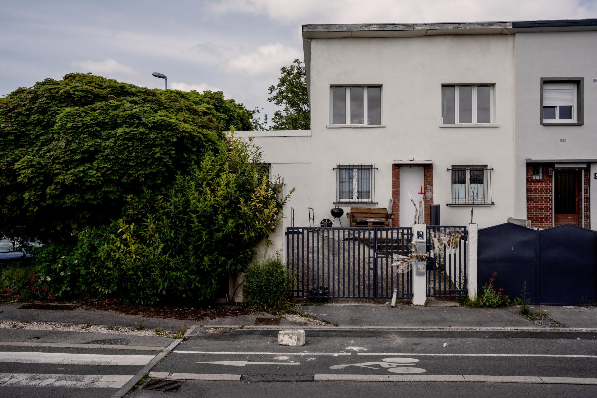 La casa donde vivía la familia Ben Khelifa, ahora sellada, en el distrito de Pigeonnier, en Amiens, el 23 de mayo de 2023.