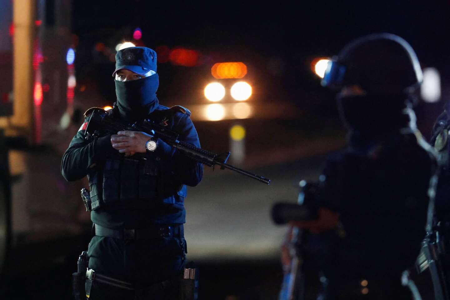 Catorce policías secuestrados por un comando armado en el sur del país