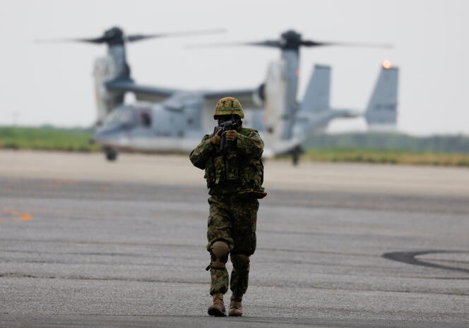 A soldier of the Japan Ground Self-Defense Force (JGSDF) during a military demonstration at the Kisarazu base, east of Tokyo, on June 16, 2022.