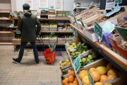 Dans un supermarché coopératif « Super Cafoutch », à Marseille, le 19 janvier 2023.