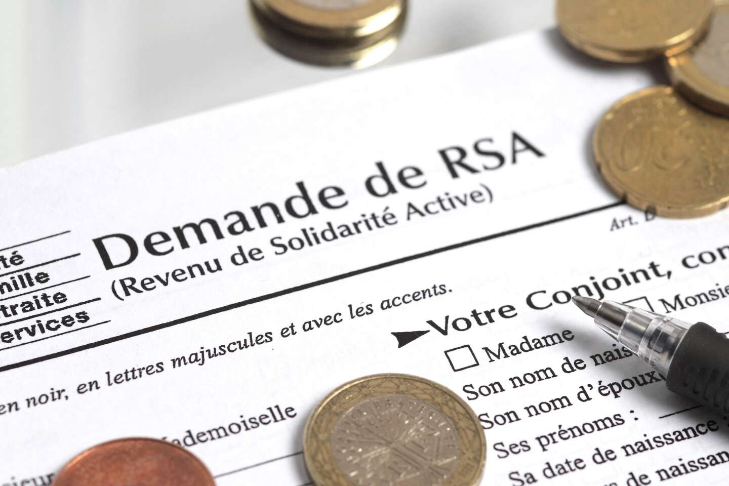 RSA : « Vivre avec 600 euros n’étant pas une contrainte suffisante, il faudra désormais être stagiaire d’Etat pour les percevoir »