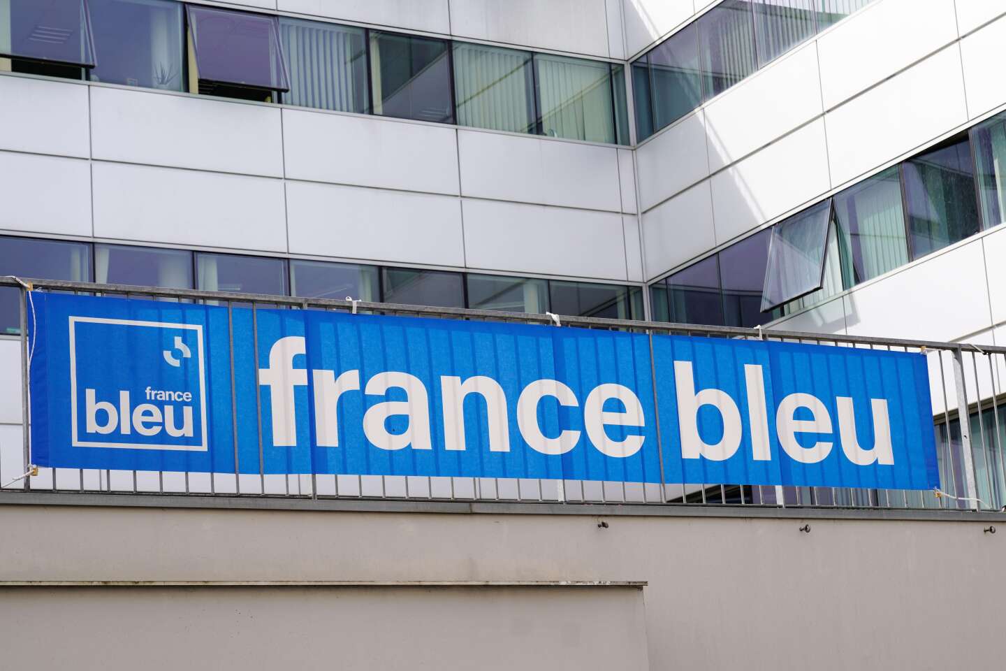 Mañanas filmadas de France Bleu y France 3 trastornadas por un conflicto social