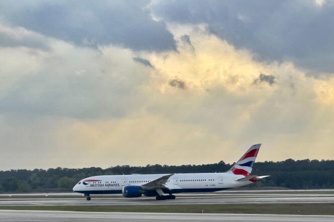Un Boeing 787-9 Dreamliner de British Airways en la pista del Aeropuerto Intercontinental George Bush en Houston, Estados Unidos, el 8 de marzo de 2023.