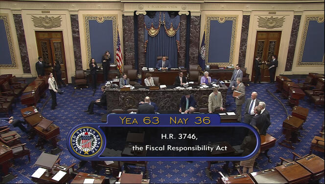 Cette image télévisée du Sénat américain montre le vote final sur le projet de loi visant à relever le plafond de la dette, le 1er juin 2023, à Washington.