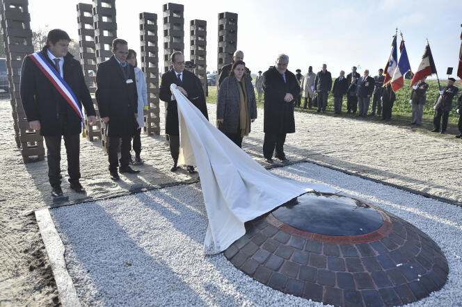 President François Hollande inaugurates a commemorative stele, in the former internment camp of Montreuil-Bellay (Maine-et-Loire), October 29, 2016.