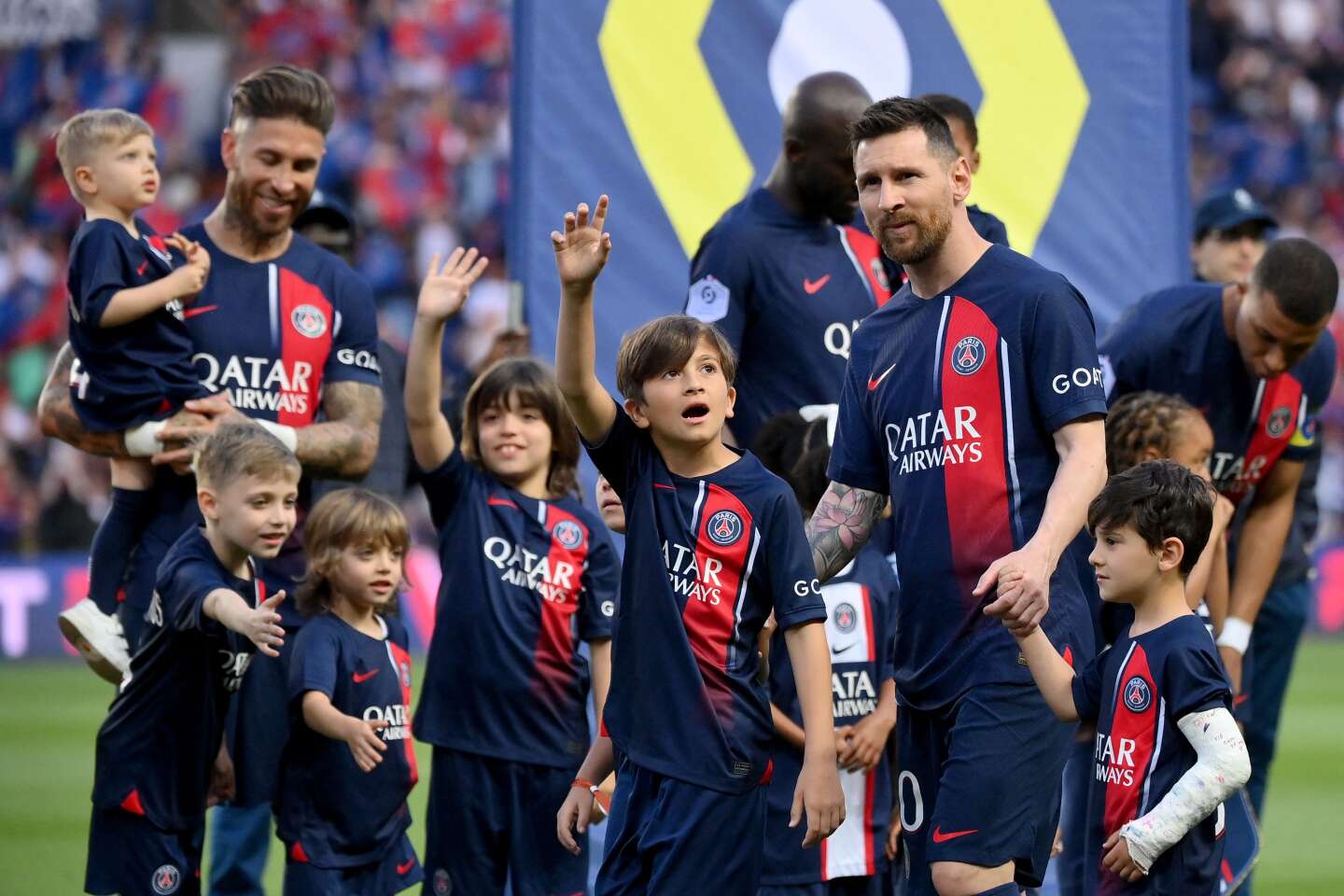 Lionel Messi bids farewell to Paris amid boos
