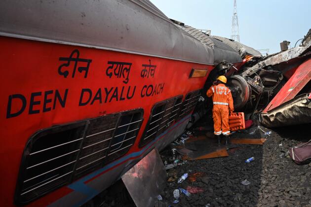 Sur le site de l’accident de trains, dans le district de Balasore, dans l’Etat d’Odisha, en Inde, le 3 juin 2023.