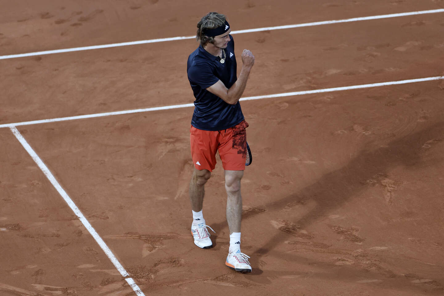 clasificado a octavos de final, Alexander Zverev recupera el color tras su lesión