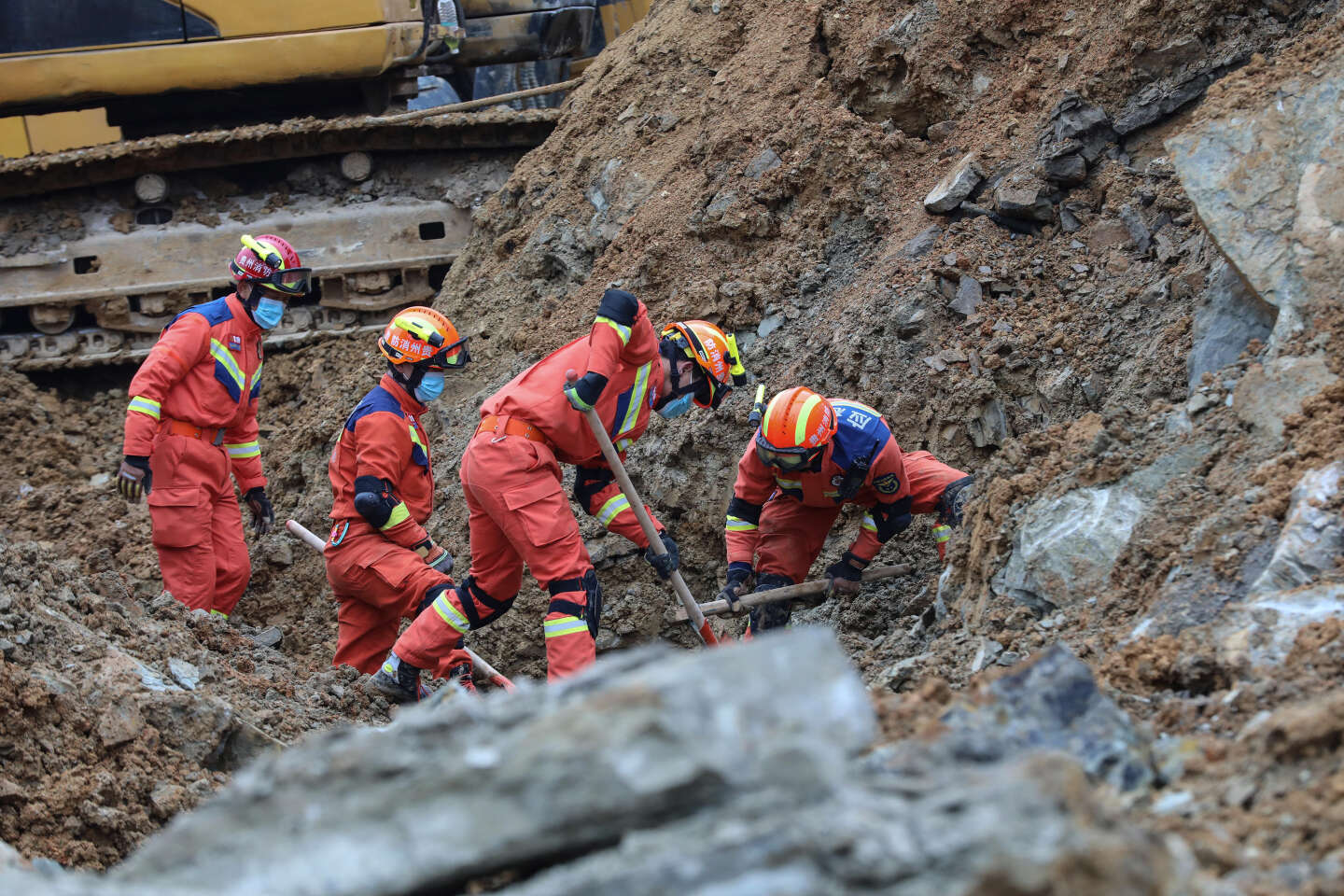 En Chine, un glissement de terrain fait au moins quatorze morts et cinq disparus