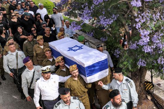 Durante el funeral de Ori Izhak Iluz, uno de los tres soldados liberados muertos, en Safed el 4 de junio.