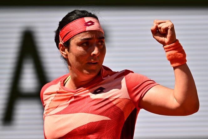 Tunisian Ons Jabeur celebrates her victory over American Bernarda Pera on the Philippe-Chatrier court at Roland-Garros, June 5, 2023.