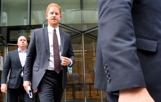 El príncipe Harry deja el Tribunal Superior de Inglaterra, el martes 6 de junio de 2023.