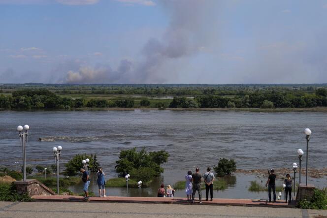 Residents in front of the Dnieper in Kherson, Ukraine, June 6, 2023.