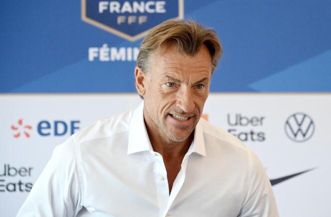 El entrenador de la selección francesa de fútbol femenino, Hervé Renard, el 6 de junio de 2023 en París.