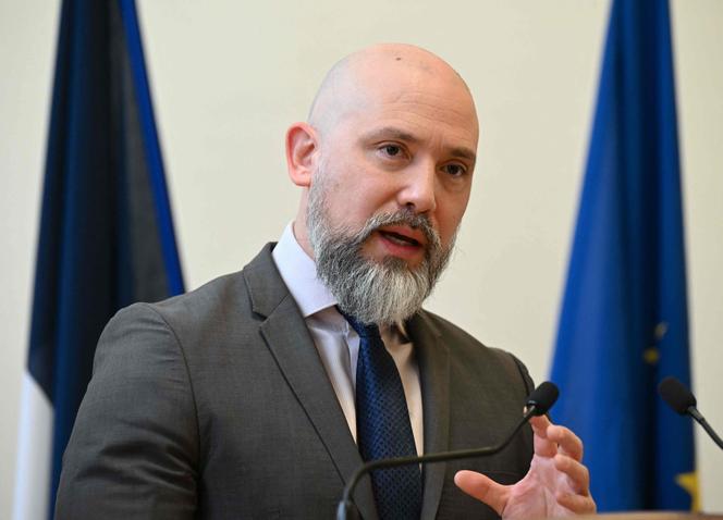 Christian Gravel, prefecto a cargo del Comité Interministerial para la Prevención de la Delincuencia y la Radicalización (CIPDR) responsable de gestionar el Fondo Marianne para la lucha contra el separatismo, durante una conferencia de prensa en París, el 1 de febrero de 2023. 