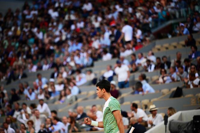 Carlos Alcaraz durante su partido de cuartos de final en Roland-Garros el martes 6 de junio de 2023. 