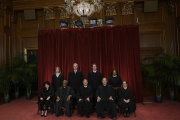 Les neuf juges de la Cour suprême, le 7 octobre 2022, à Washington.