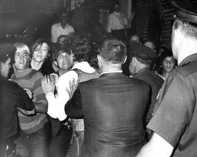 Descente de police au Stonewall Inn, à New York, le 28 juin 1969.