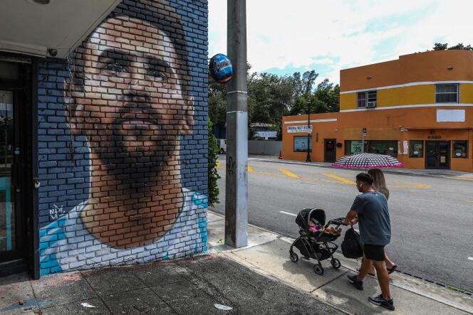Un cuadro que representa a Lionel Messi en un muro de Miami (Florida), el 7 de junio de 2023.