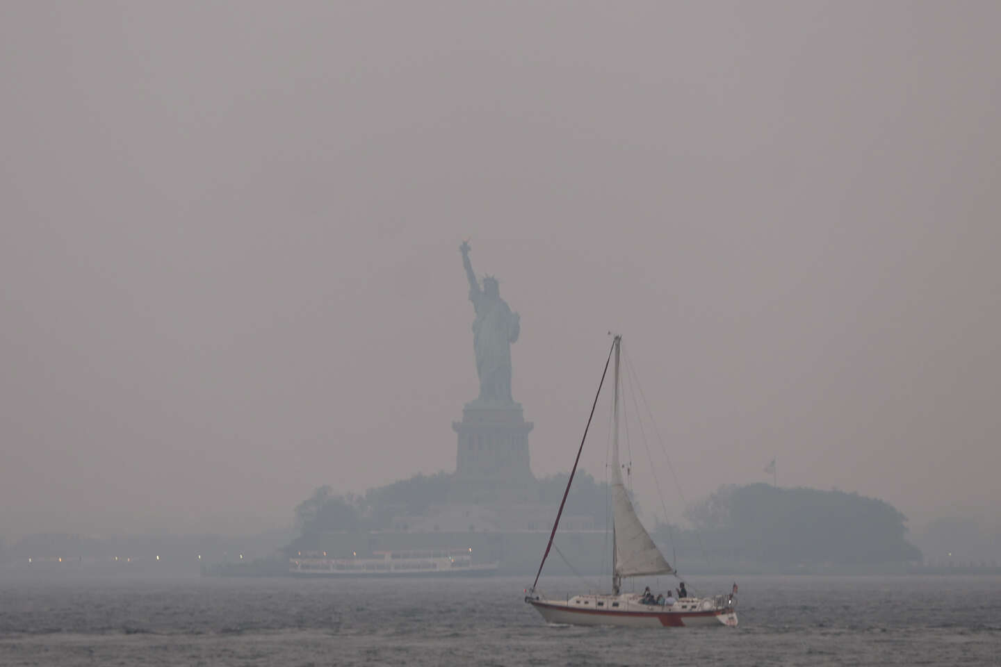 Soleil voilé et toux irrépressible : New York prise sous les fumées des incendies du Canada