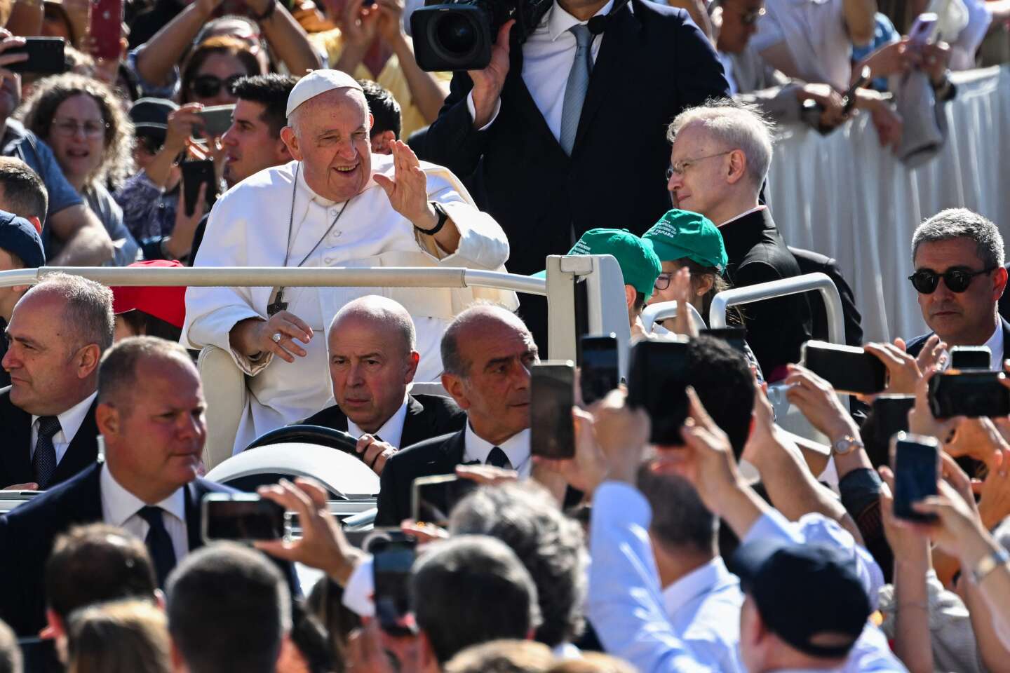 Le pape François va être opéré en urgence pour un risque d’occlusion intestinale