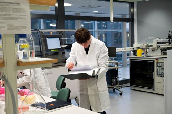 En un laboratorio de AstraZeneca, Suecia, en 2009.