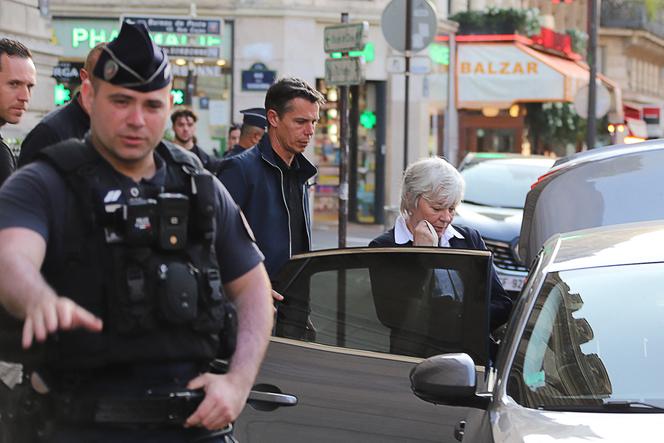 Florence Bergeaud-Blackler, à son départ de l’université de la Sorbonne avec une escorte policière, à Paris, le 2&nbsp;juin&nbsp;2023.