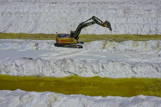 The brine ponds and processing areas of the lithium mine of the Chilean company SQM (Sociedad Quimica Minera) in the Atacama desert, Calama, Chile, September 12, 2022. 