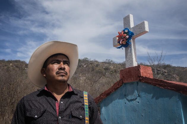 Arsenio Diaz Chavez in the cemetery where his father, Margarito Diaz, was buried in Aguamilpa (Mexico), February 16, 2023. 