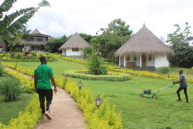 Des bungalows du « Village Noah », à Etoudi, au Cameroun, en juin 2023.