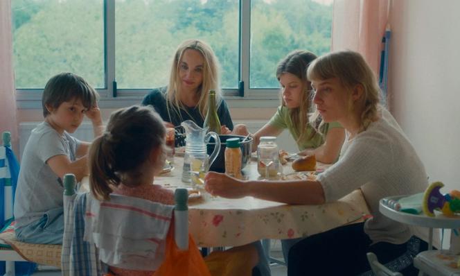 Chloé Mons, Céleste Brunnquell, Megan Northam en la película 