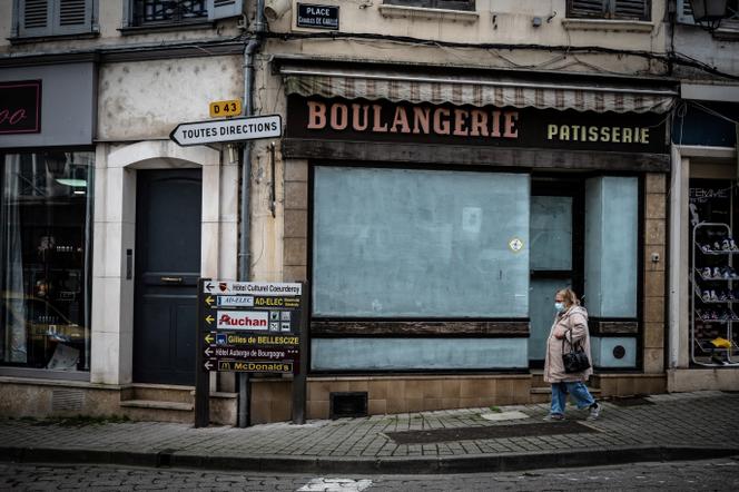 Una panadería cerrada en el centro de Tonnerre (Yonne), 24 de febrero de 2022.
