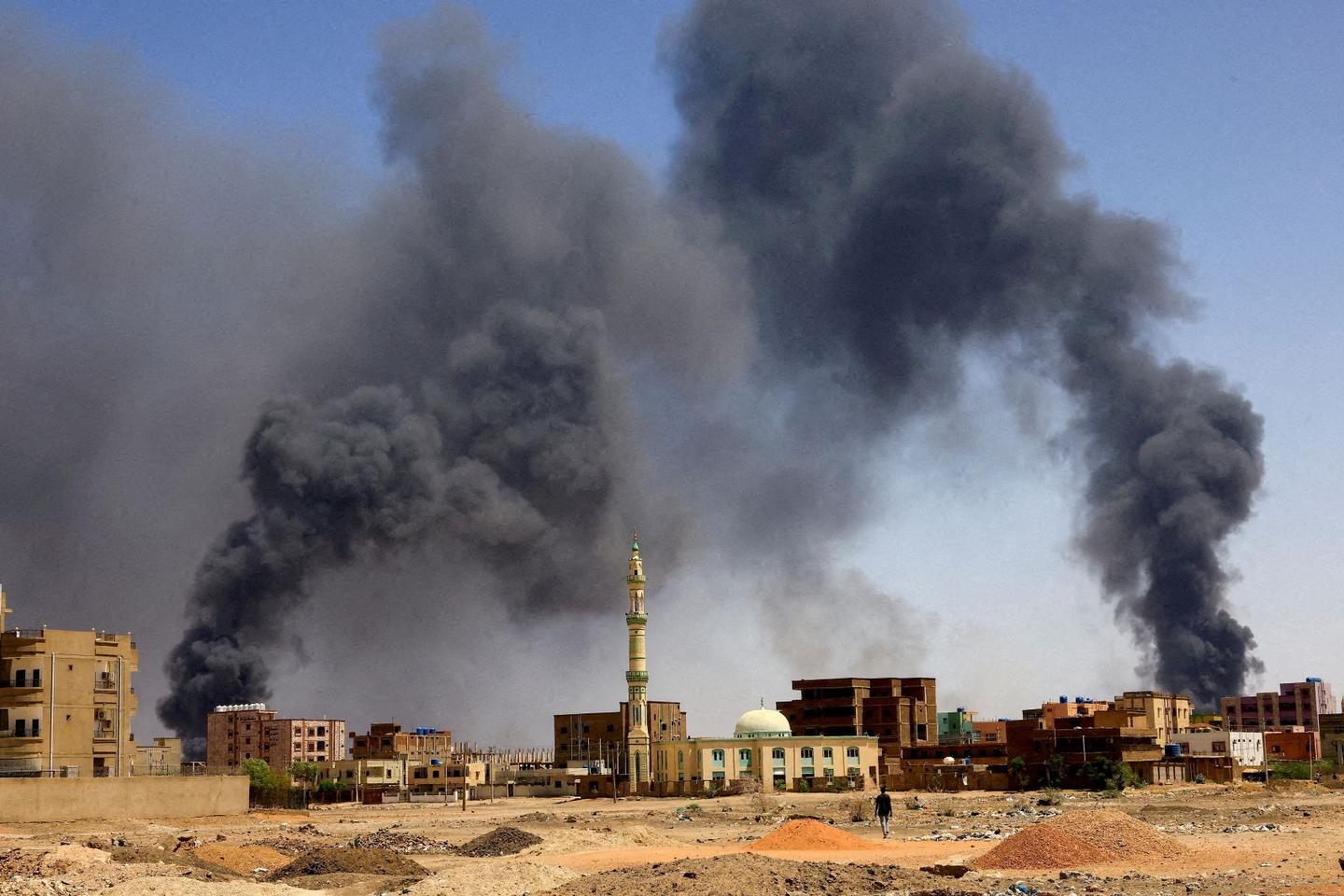 Sudan army retakes presidential palace