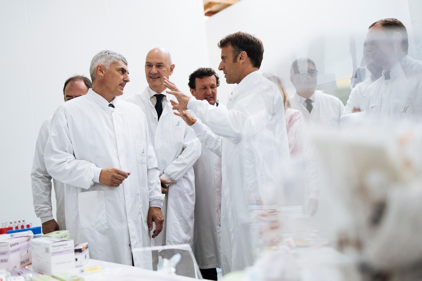 desde Ardèche, Emmanuel Macron anuncia una aceleración de la deslocalización