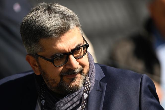 Mohamed Sifaoui, entonces director de comunicación del club de fútbol Angers, antes del partido de la Ligue 1 contra el Lille, en el estadio Raymond-Kopa de Angers, el 8 de abril de 2023.