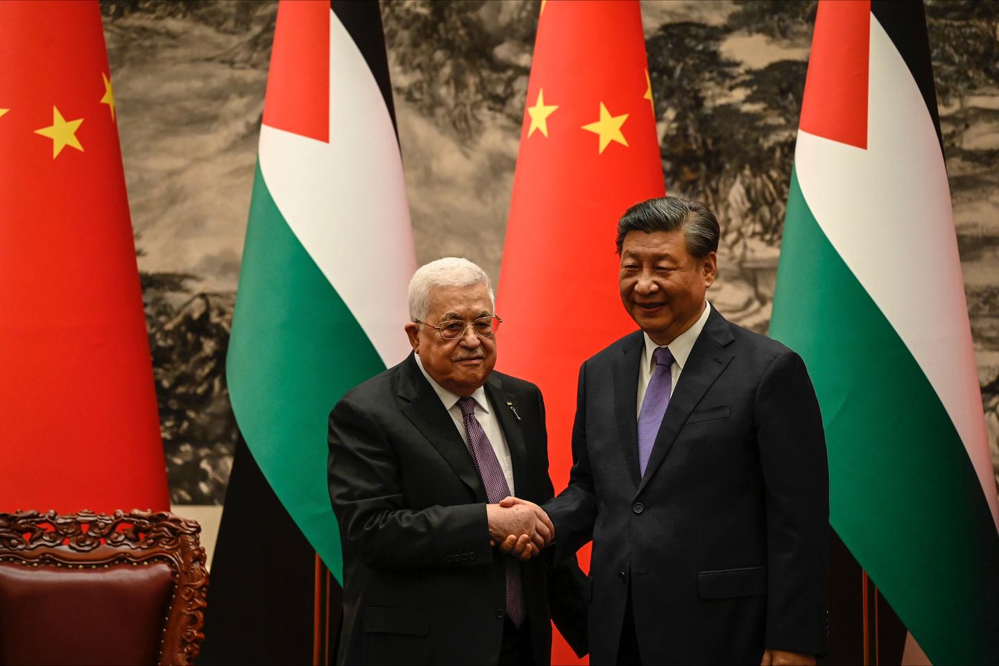 « After four years of uninterrupted violence, Moyen-Orient has become a delirium of political conversations »