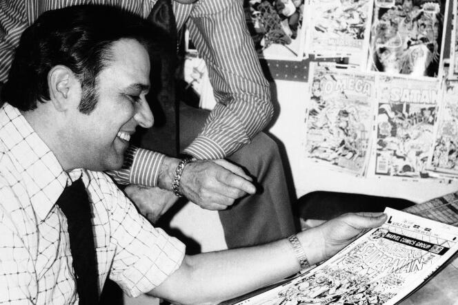 John Romita Sr. dans les bureaux de Marvel Comics à New York, en 1976.  