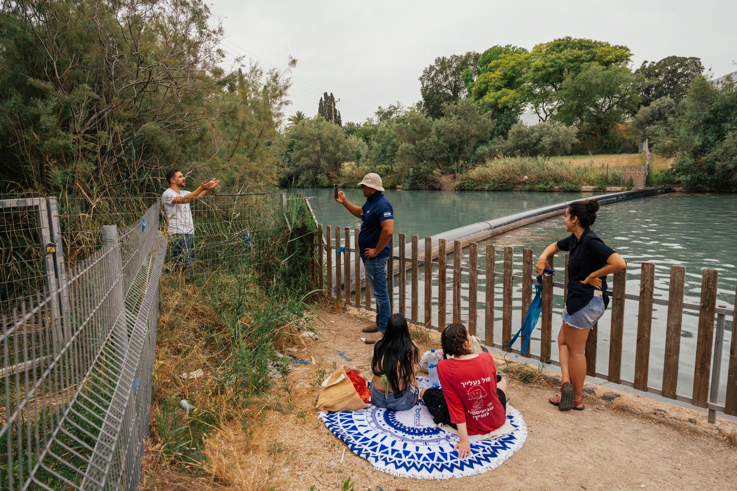 En Israel, una guerra cultural en bañador