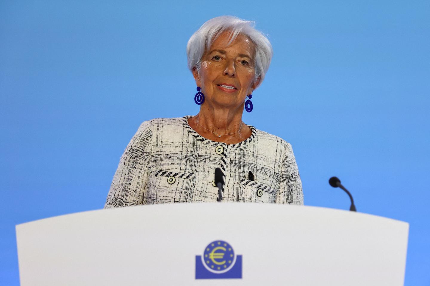«Un comienzo de revuelta política golpea a la institución»