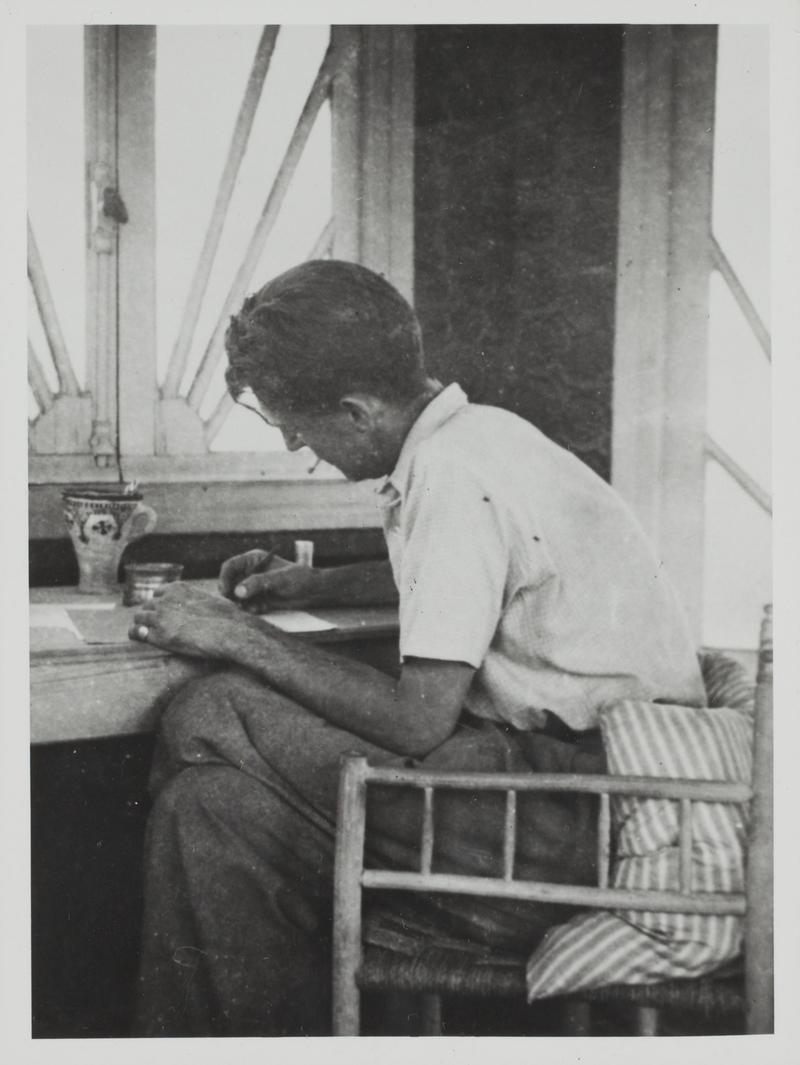 George Orwell durant sa convalescence au Maroc de septembre 1938 à février 1939. Ce séjour lui inspirera un texte, « Marrakech », très critique envers le colonialisme.