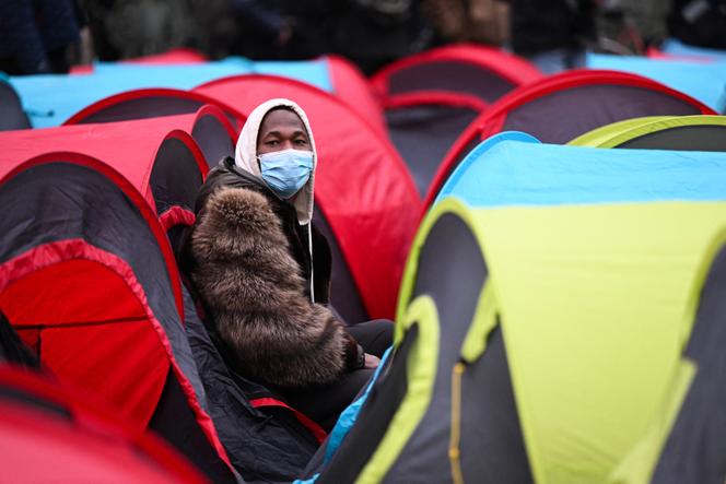 Un camp de mineurs non accompagné dont les tentes ont été fournies par l’association Utopia 56 à Paris, le 2 décembre 2022.