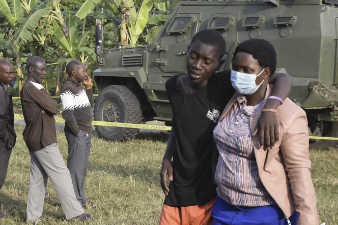 En la escena de un ataque en Mpondwe, Uganda, el 17 de junio de 2023.