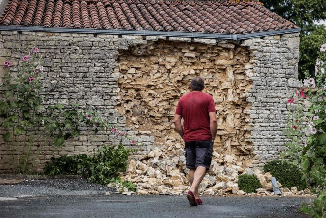 Un muro parcialmente dañado tras el terremoto del 16 de junio de 2023 en La Laigne (Charente-Maritime), foto tomada el 17 de junio de 2023.