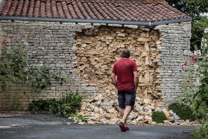 Un muro parcialmente dañado tras el terremoto del 16 de junio de 2023 en La Laigne (Charente-Maritime), foto tomada el 17 de junio de 2023.