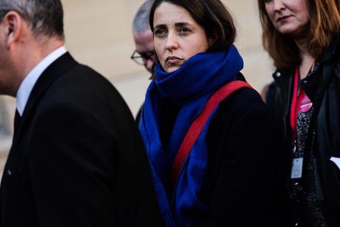Sophie Binet, durante una rueda de prensa ofrecida por los interlocutores sociales invitados al debate con Elisabeth Borne, en Matignon, el 5 de abril de 2023.