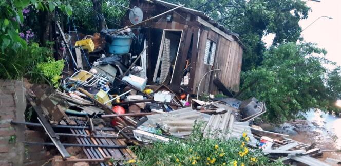 Vista de una casa destruida en la ciudad de São Leopoldo, en el estado de Rio Grande do Sul, después de que un ciclón extratropical azotara el sur de Brasil, provocando tormentas y vendavales, el 17 de junio de 2023. 