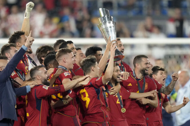 Jugadores españoles tras conquistar la Football Nations League ante Croacia, el domingo 18 de junio de 2023, en Róterdam (Países Bajos).
